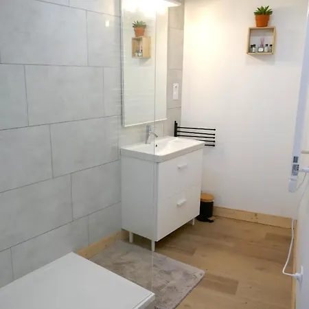 Dhotes Familiale A Pierre Du Chemin Bed & Breakfast