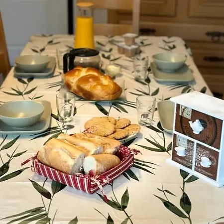 Bed & Breakfast Dhotes Familiale A Pierre Du Chemin 3*