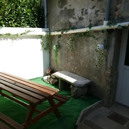 Dhotes Familiale A Pierre Du Chemin Saint-Pierre-du-Chemin