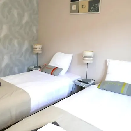 Bed & Breakfast Dhotes Familiale A Pierre Du Chemin 3*